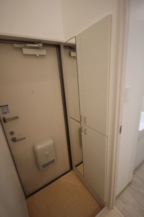 熊本県熊本市中央区弥生町の賃貸アパートの玄関