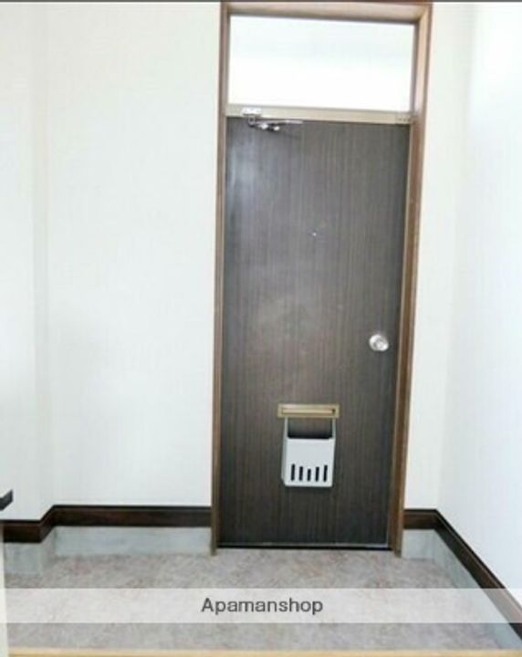 シャトーハイツⅡの玄関