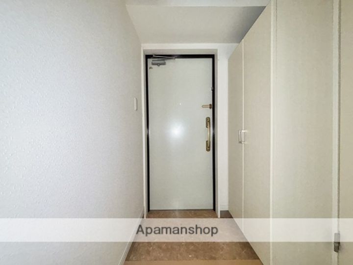 フォーエス新町の玄関