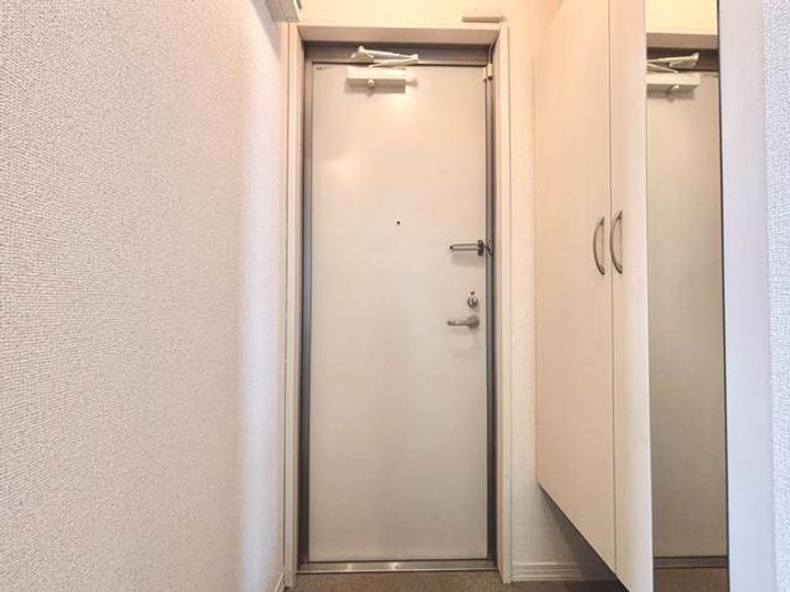 グランベージュ A棟の玄関