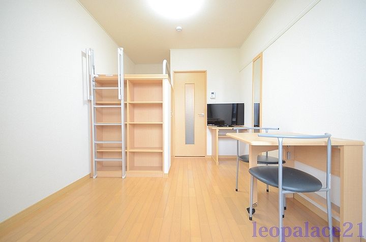 レオパレスくまもと409の居間