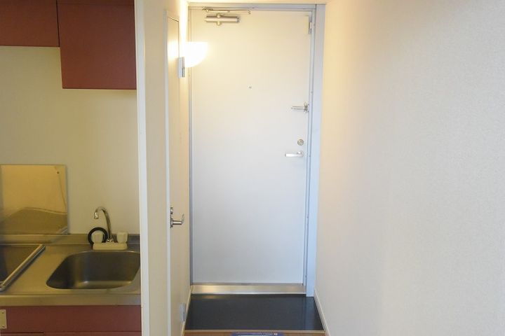 レオパレス新原304の玄関