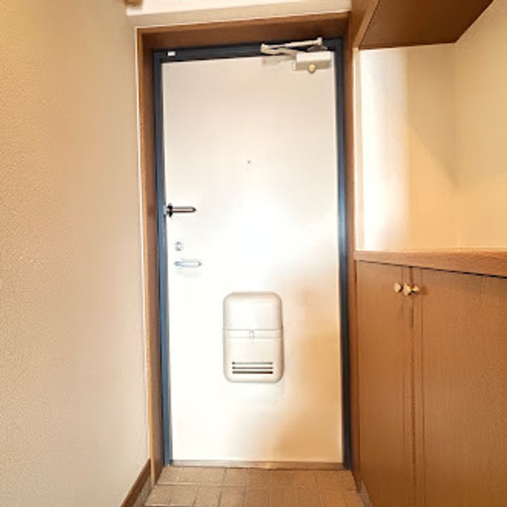 インペリアル山本の玄関