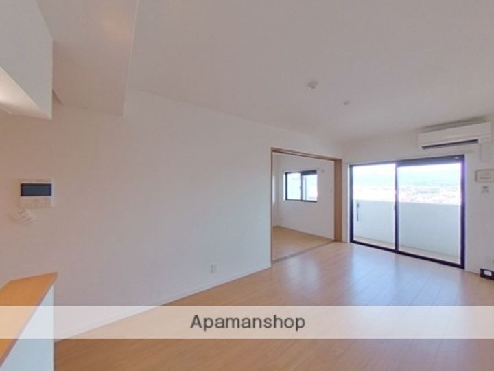 COLAS MIFUNE EASTの居間