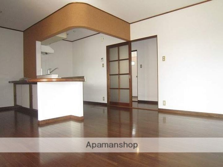 メッシーナ平成の居間