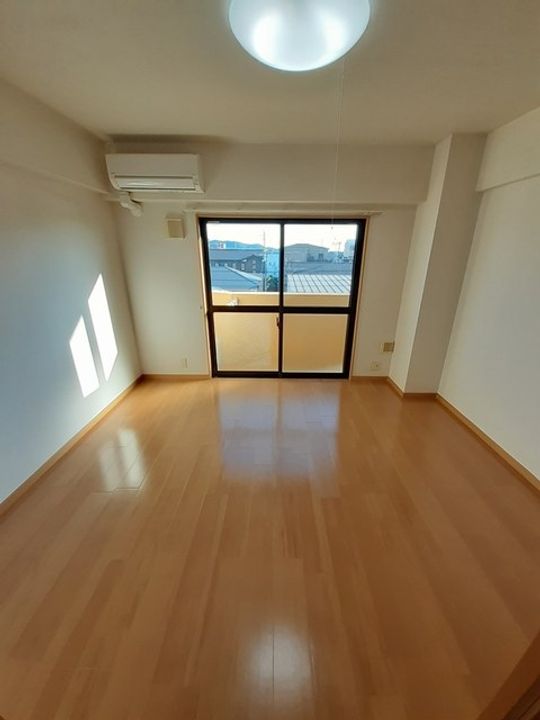 エレガンス ガーデンの居間