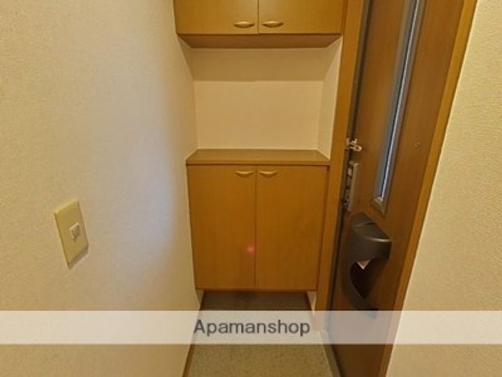 グランメール E棟の玄関