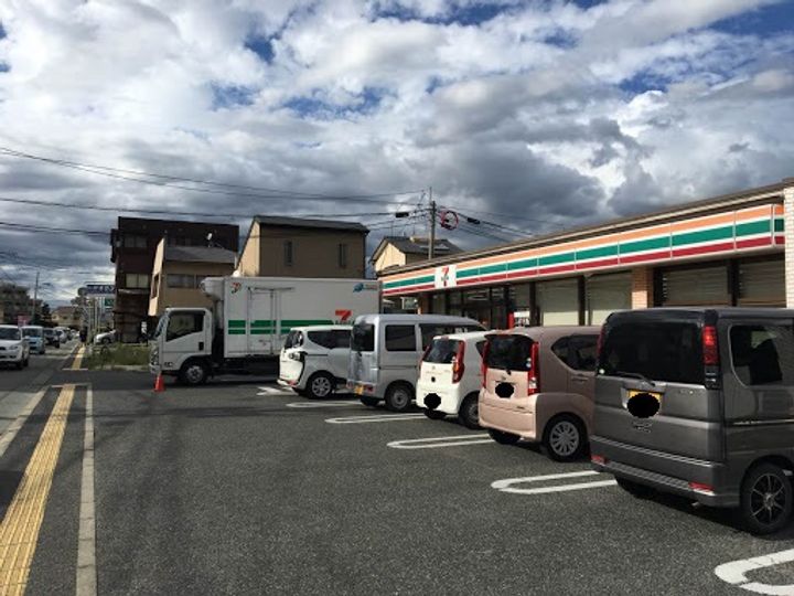 ルラーシュ303の周辺