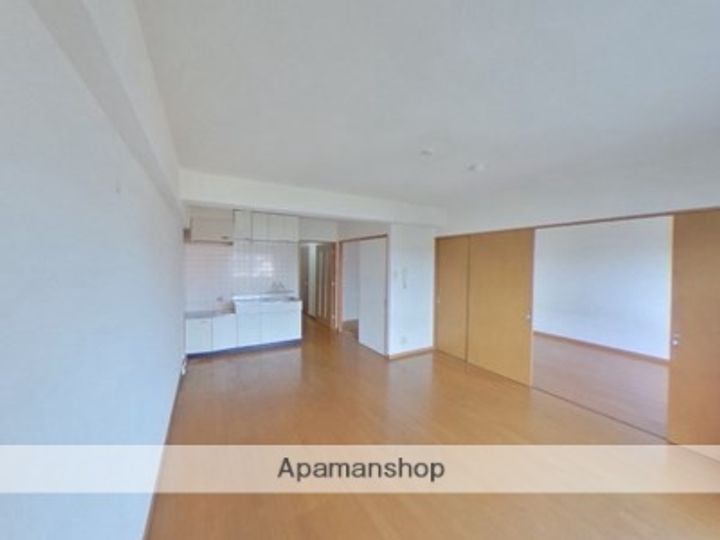 ファミーユ飛田の居間