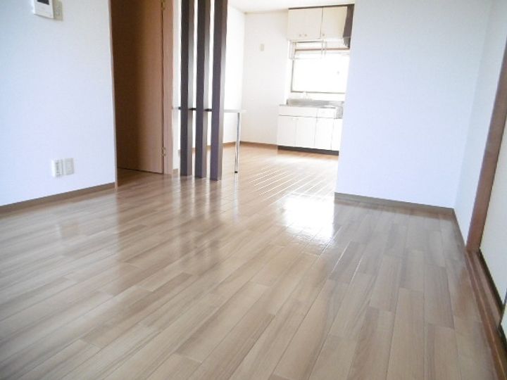 プレジール松岡 A棟の居間