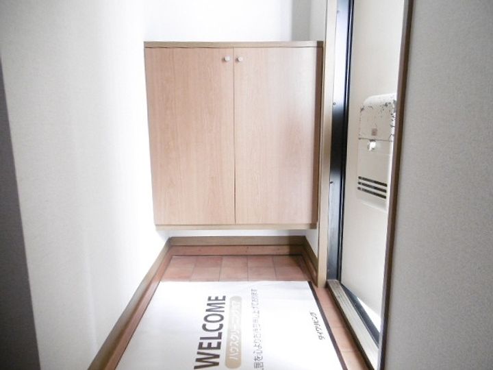 プレジール松岡 A棟の玄関