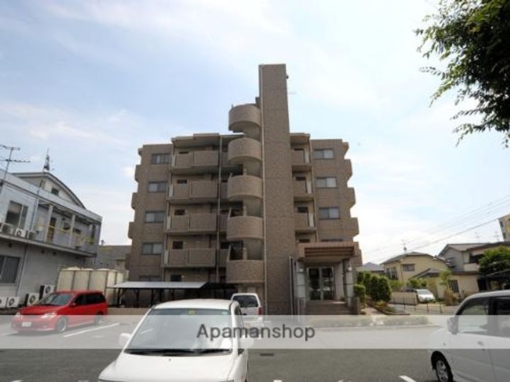 クリスタルマンションの外観