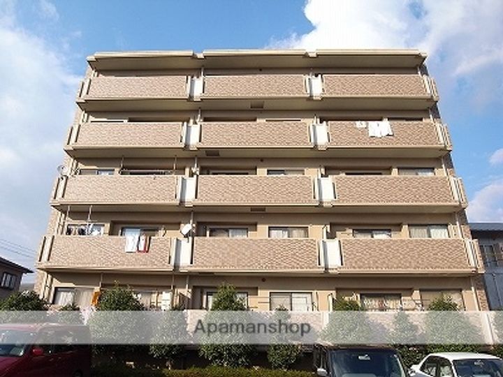 クリスタルマンションの外観