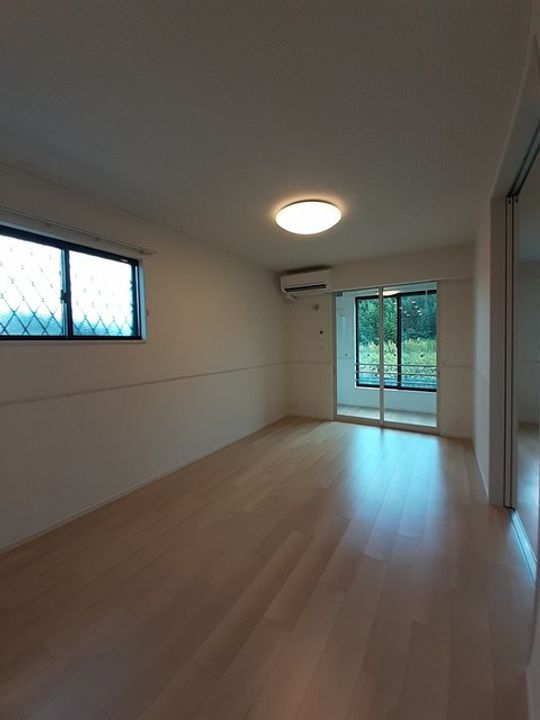 オーブ シャルダンBの居間