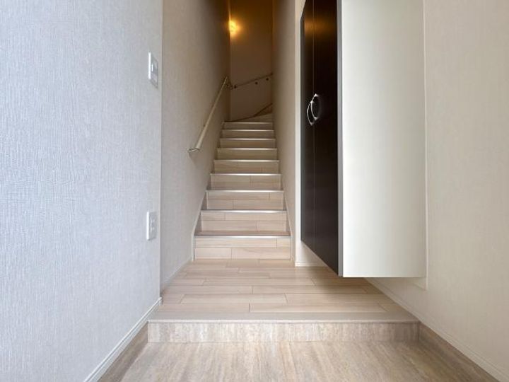 STEINFELDⅡ210の玄関