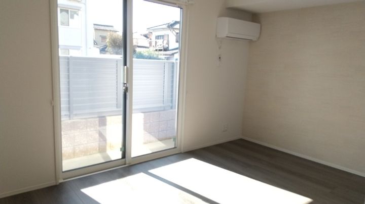 DーROOM隈府 A棟の居間