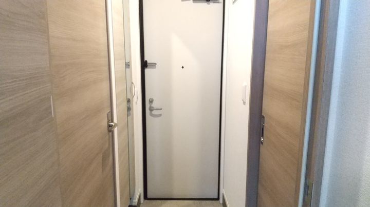 DーROOM隈府 B棟の玄関