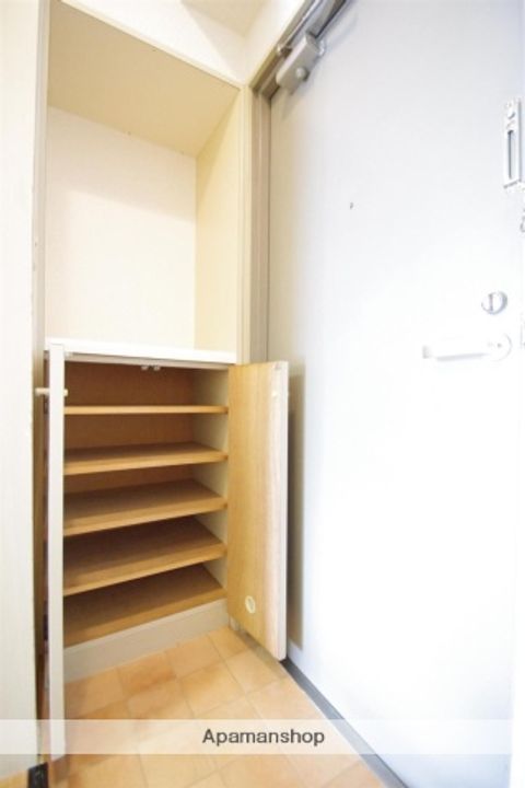 熊本県熊本市中央区新屋敷2丁目の賃貸マンションの玄関