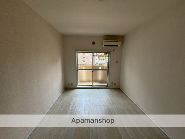 プレアール新大江の居間