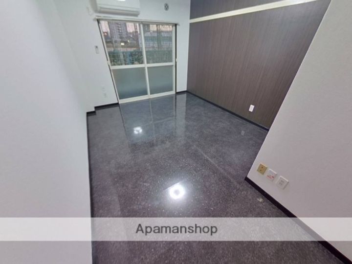 ロフティ大江の居間