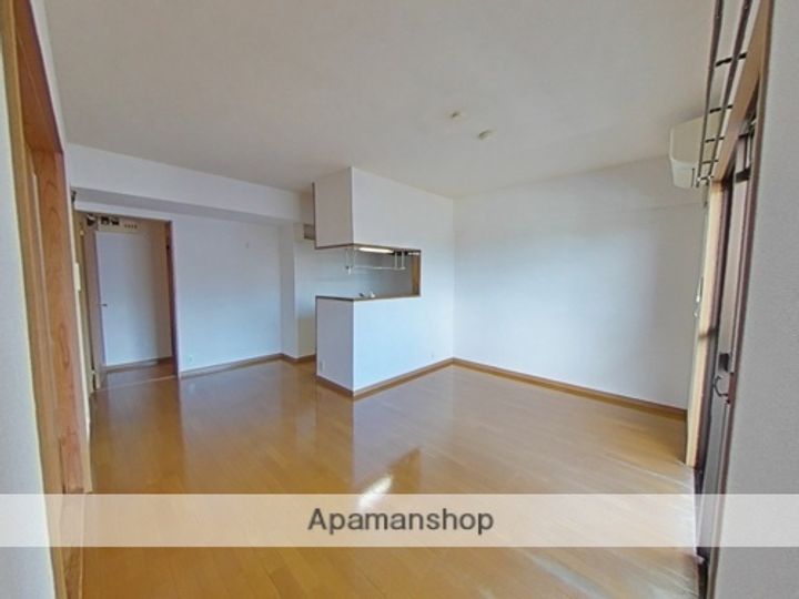 フラワーヒルズ77の居間