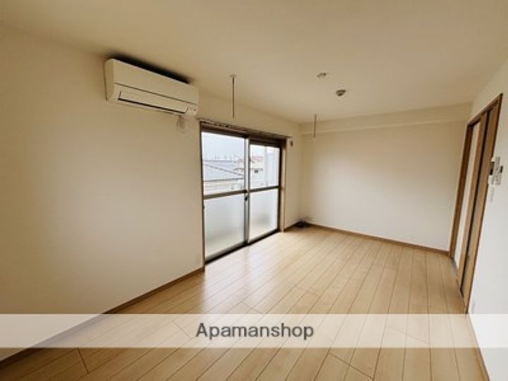 熊本県熊本市東区長嶺南4丁目の賃貸マンションの居間