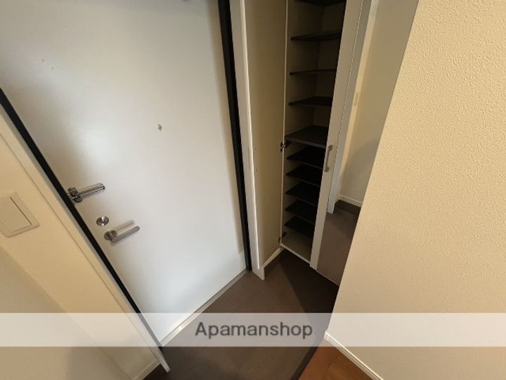 COLAS MIFUNE WESTの玄関