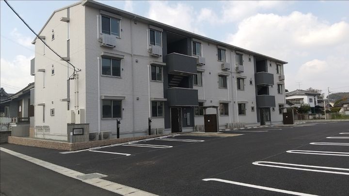 DーROOM隈府 B棟の外観