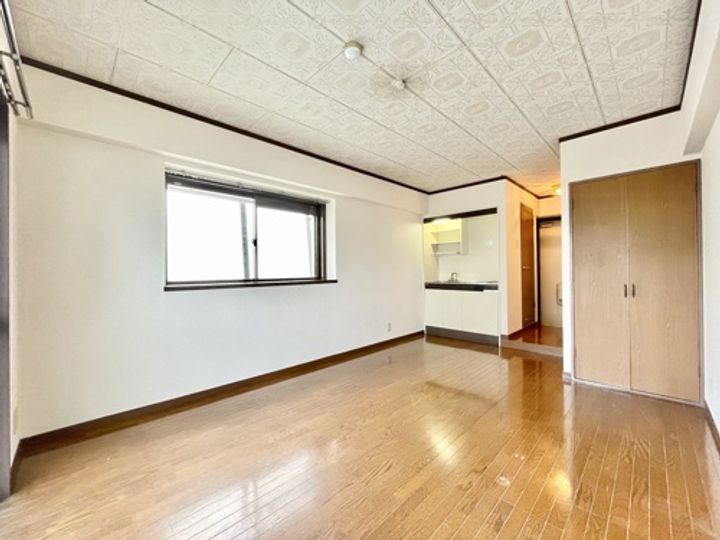 インターフェイスビルの居間