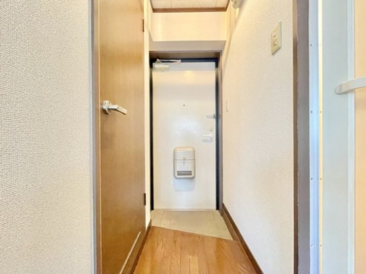 インターフェイスビルの玄関