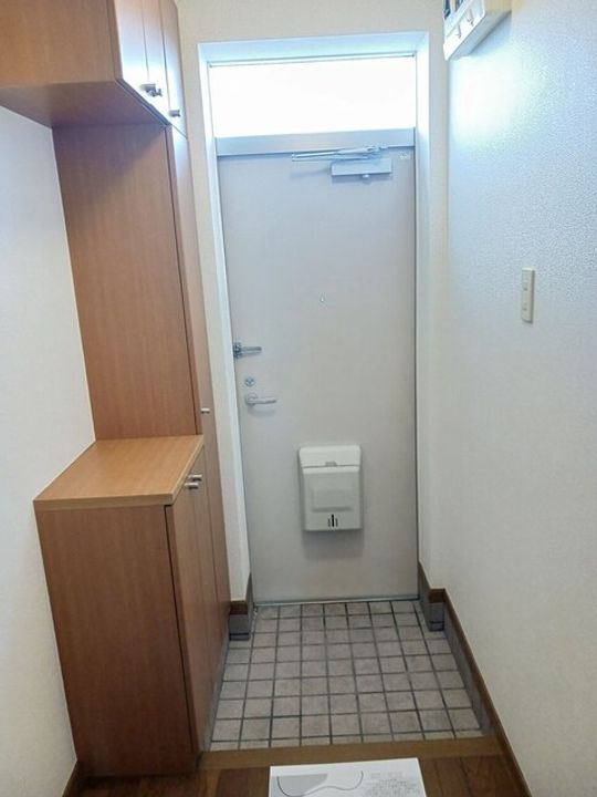 ジュネス清水の玄関