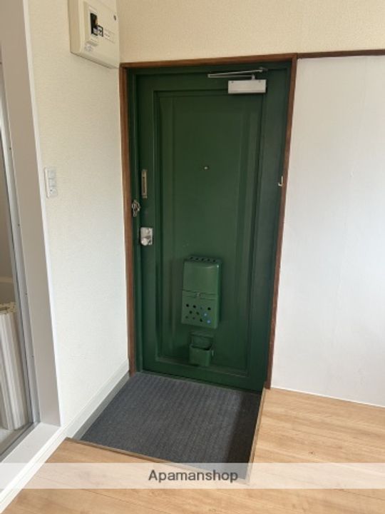 宮本ビルの玄関