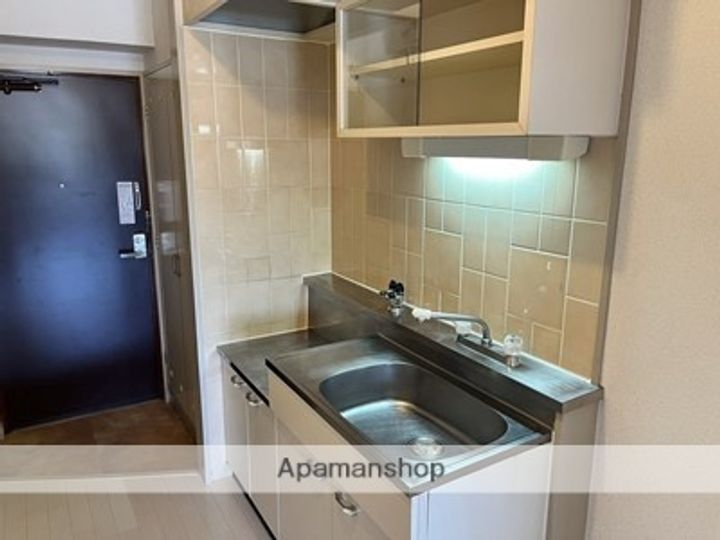 コート黒髪のキッチン