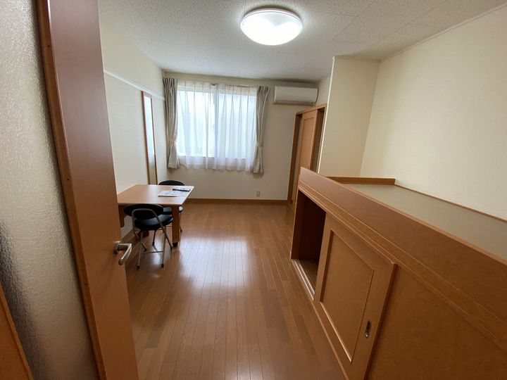 レオパレスたんぽぽ202の居間