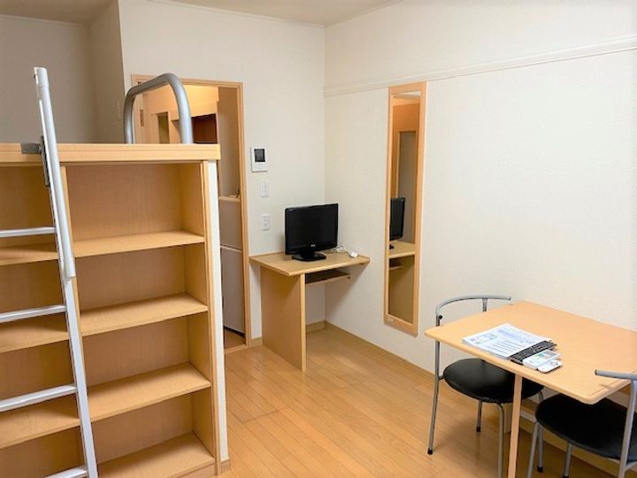 レオパレスLAVITA407の居間