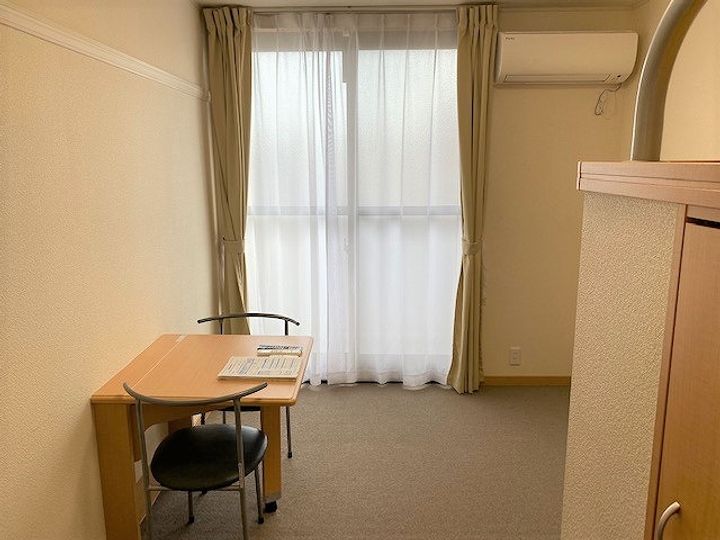 レオパレスシマザキ406の居間