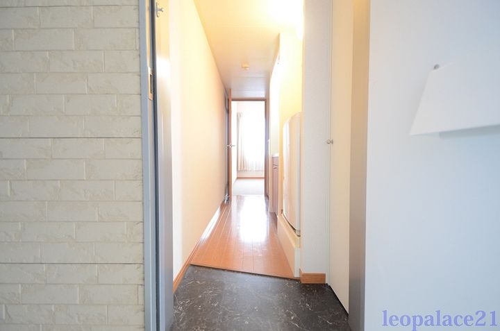 レオパレスCIMAⅡ202の玄関