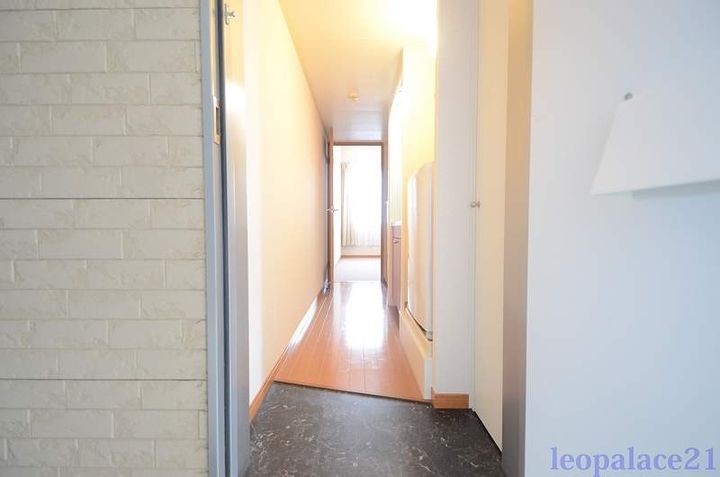 レオパレスKOSENⅡ205の玄関