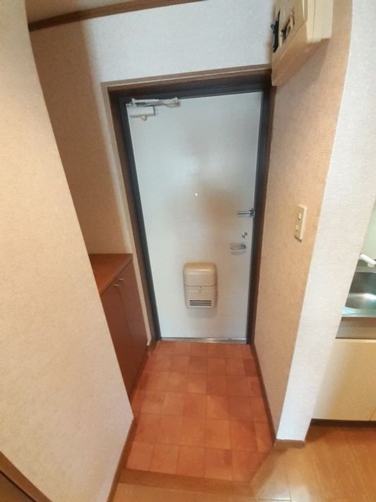 ジュネス黒髪の玄関