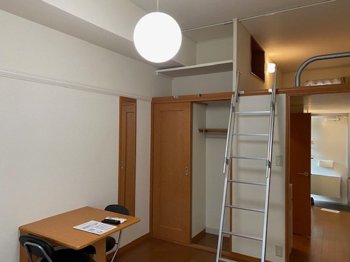 レオパレスリト214の居間