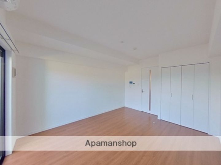 COLAS MIFUNE EASTの居間