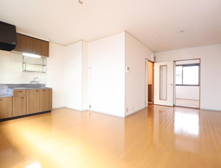 ファミール蓮台寺 C棟の居間