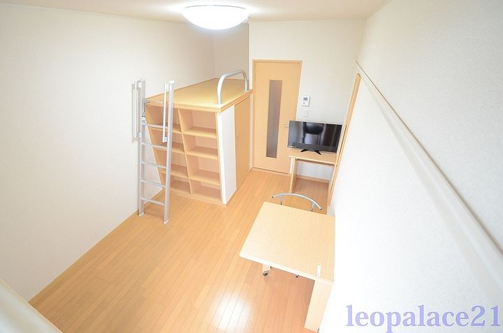 レオパレス白坪106の居間