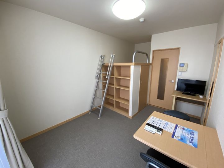 レオパレスフラワーヒル熊本401の居間