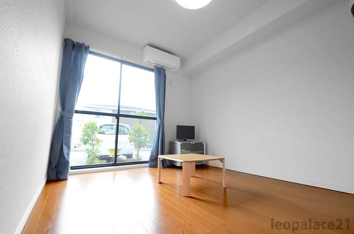 レオパレスフダザ108の居間