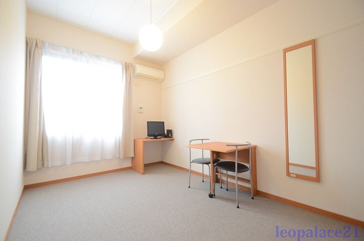 レオパレスKOSENⅡ204の居間