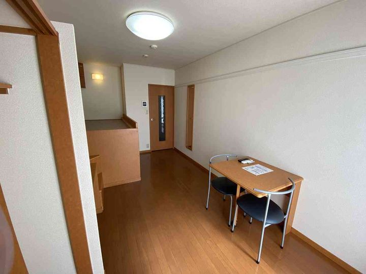 レオパレスシェモア201の居間