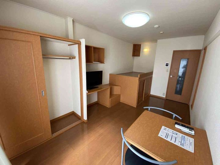 レオパレスシェモア205の居間