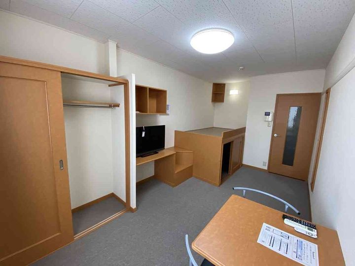 レオパレスシェモア205の居間