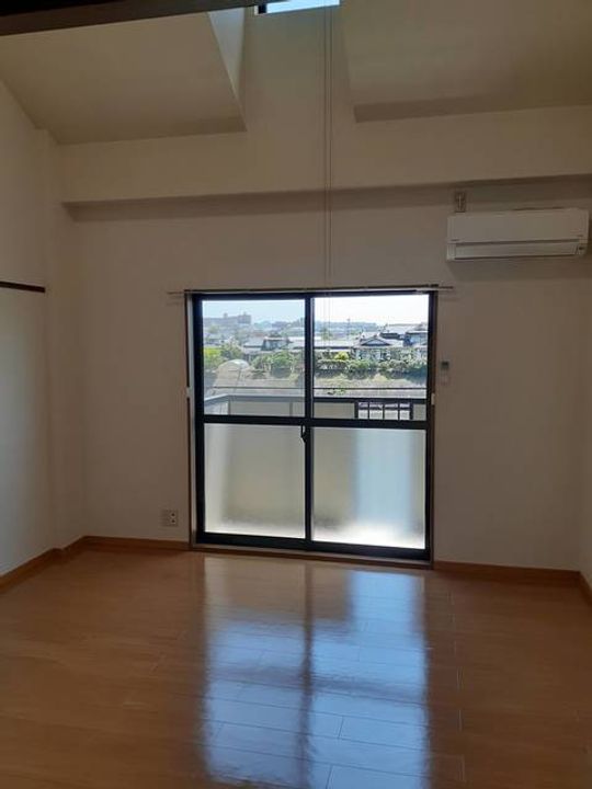 サンシャインハイツの居間